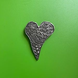 [Vintage] Quilter's Pewter Heart Brooch